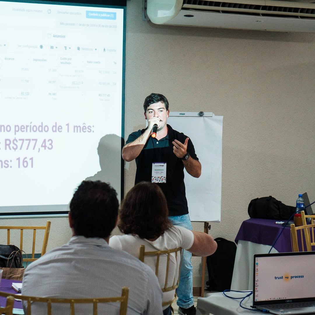 William Telfer palestrando sobre resultados de marketing